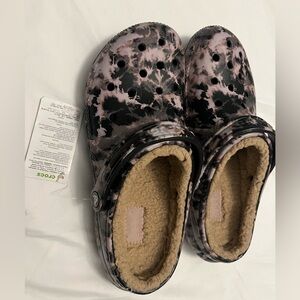 Brand new crocs never worn unisex